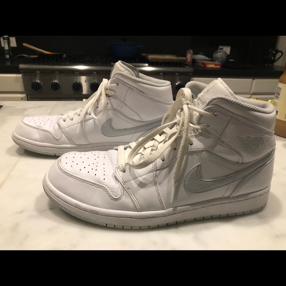 Air Jordan 1 Mid White/Pure Platinum Mens Sz 11